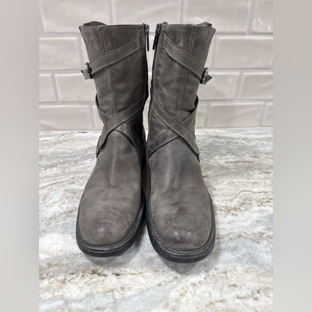 Aquatalia Gray Suede Waterproof Moto Boots – Women’s 9.5